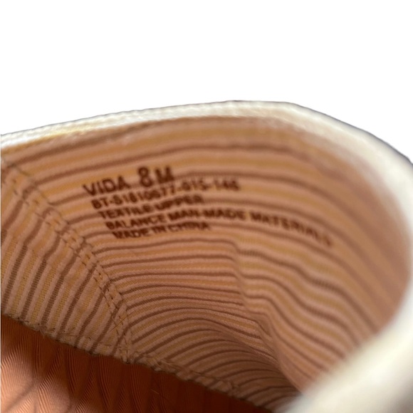 NWT Baretraps slides - Picture 3 of 3